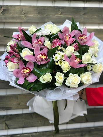 Букет цветов из: Розы и Хризантемы в Сергиевский