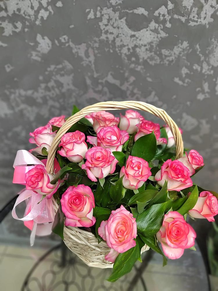 Цветочная композиция из Розы в корзине в Сергиевский