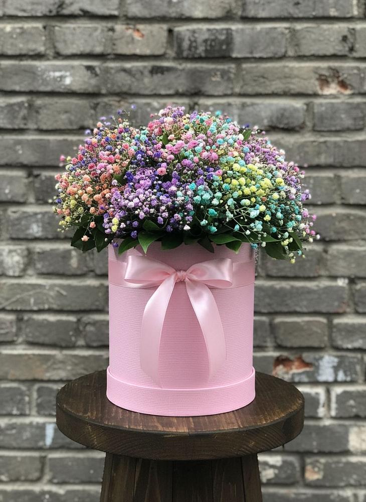 Цветочная композиция из Гипсофила и Розы в шляпной коробке в Сергиевский