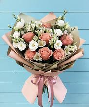Букет цветов из:  Розы, Альстромерии и Лизиантусы в Сергиевский