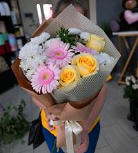 Букет цветов из:  Герберы, Розы и Хризантемы в Сергиевский