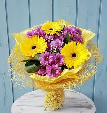 Букет цветов из:  Хризантемы и Герберы в Сергиевский