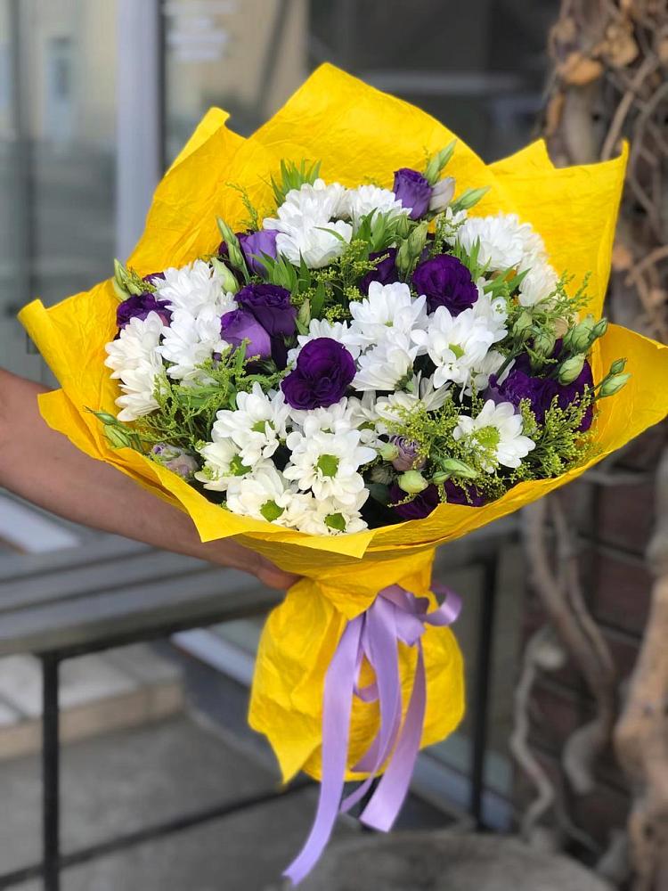 Букет цветов из: Ирисы, Хризантемы и Ромашки в Сергиевский