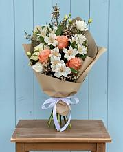 Букет цветов из:  Альстромерии, Лизиантусы, Розы и Хризантемы в Сергиевский
