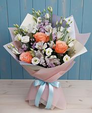 Букет цветов из:  Лизиантусы, Розы, Альстромерии и Гипсофила в Сергиевский