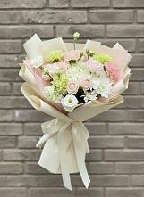 Букет цветов из:  Гвоздики, Розы, Лизиантусы и Хризантемы в Сергиевский