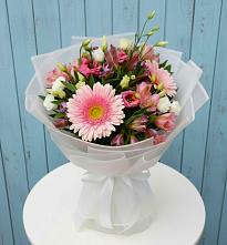 Букет цветов из:  Герберы, Альстромерии и Лизиантусы в Сергиевский