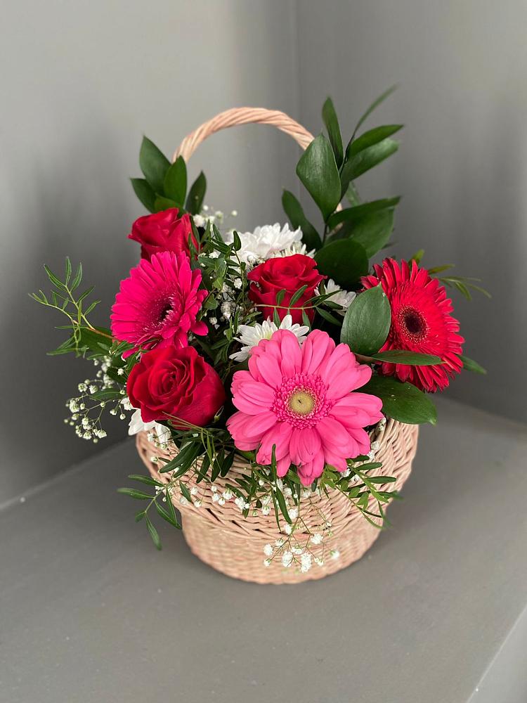 Цветочная композиция из Розы, Хризантемы и Герберы в корзине в Сергиевский