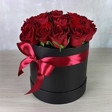 Цветочная композиция из Розы в шляпной коробке в Сергиевский