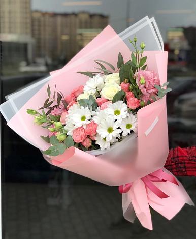 Букет цветов из: Розы, Лизиантусы и Хризантемы в Сергиевский