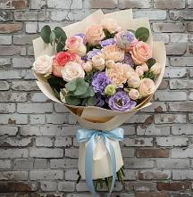 Букет цветов из:  Розы, Лизиантусы и Гвоздики в Сергиевский