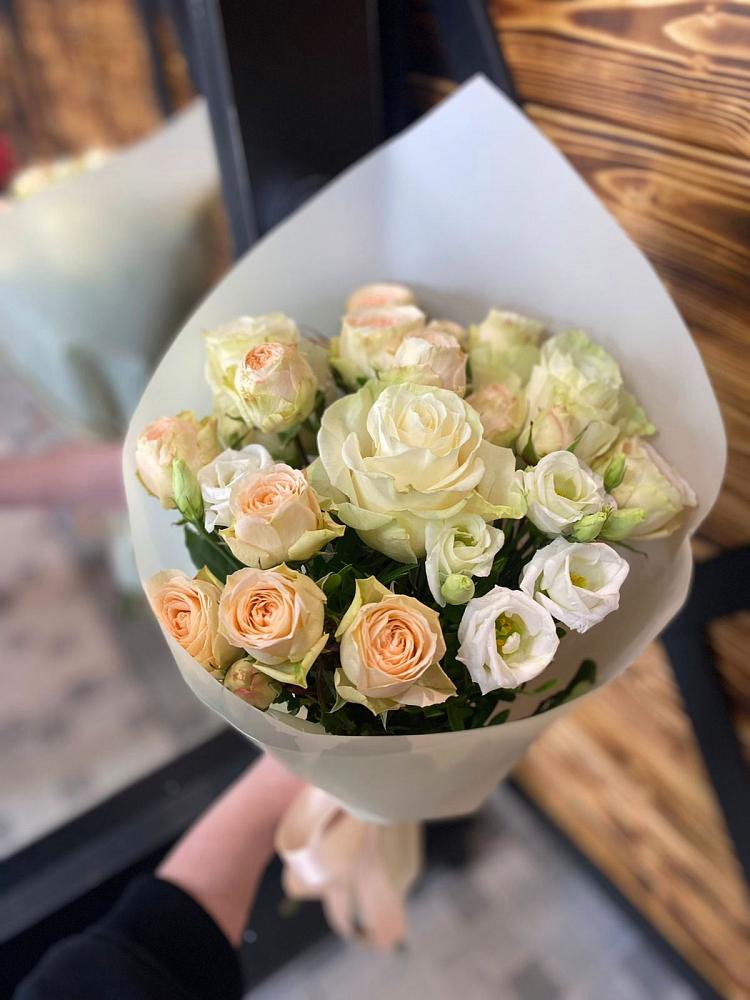 Букет цветов из: Розы и Лизиантусы в Сергиевский